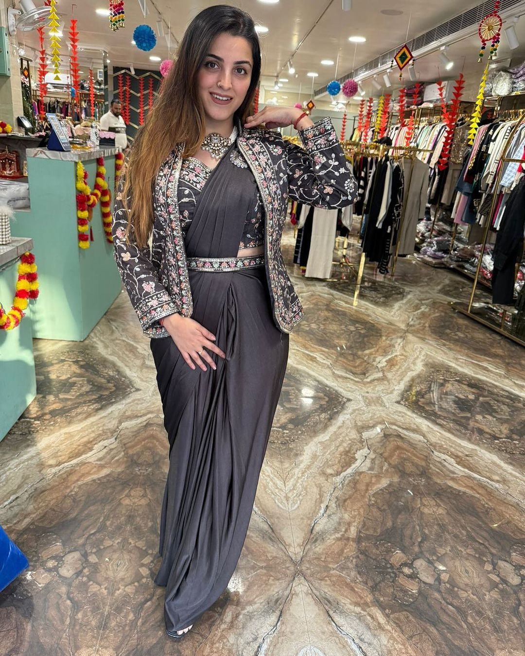 D 52 🖤 Grey Indo-Western Saree Look