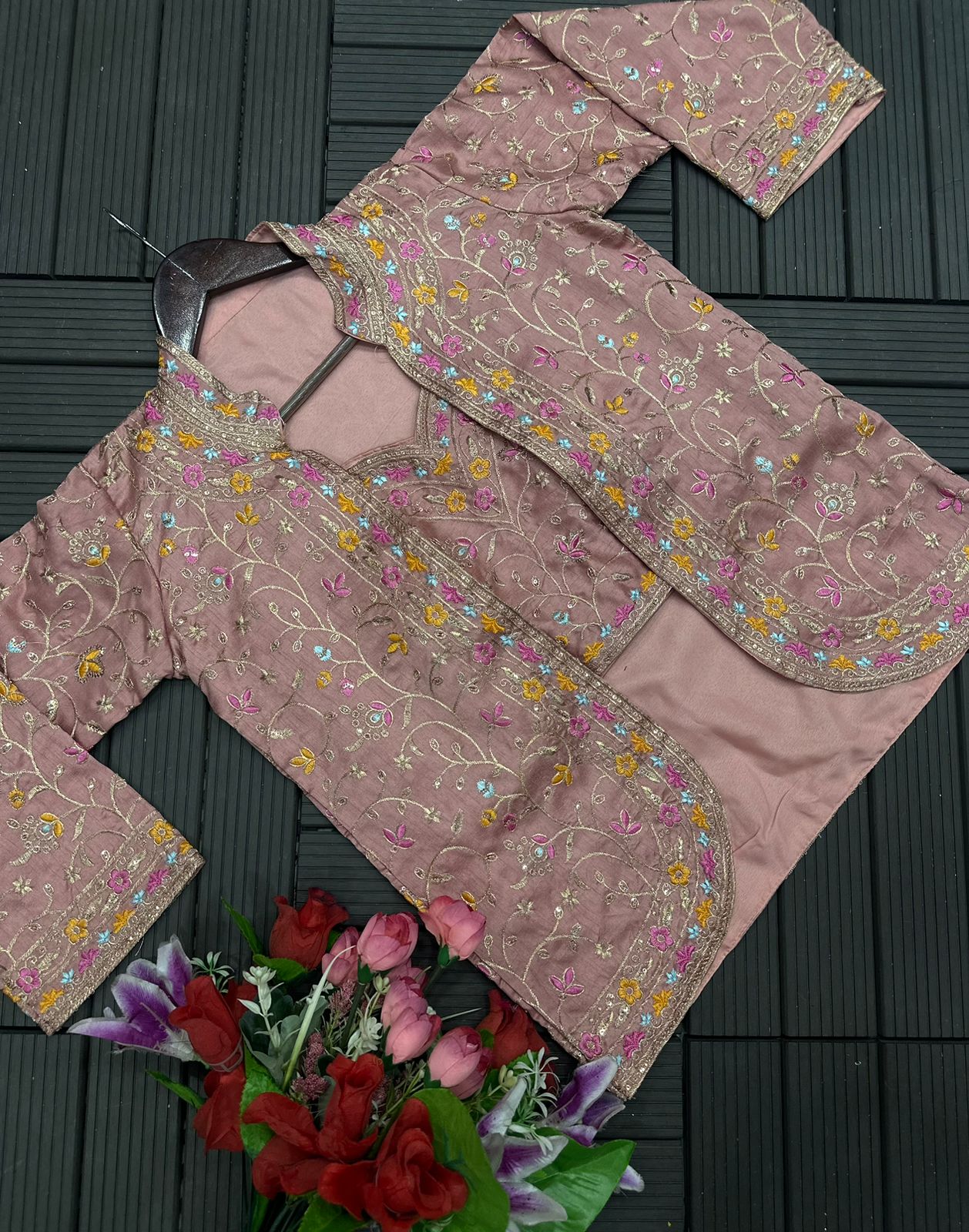 D 50 🌸Peach Elegant Saree Set