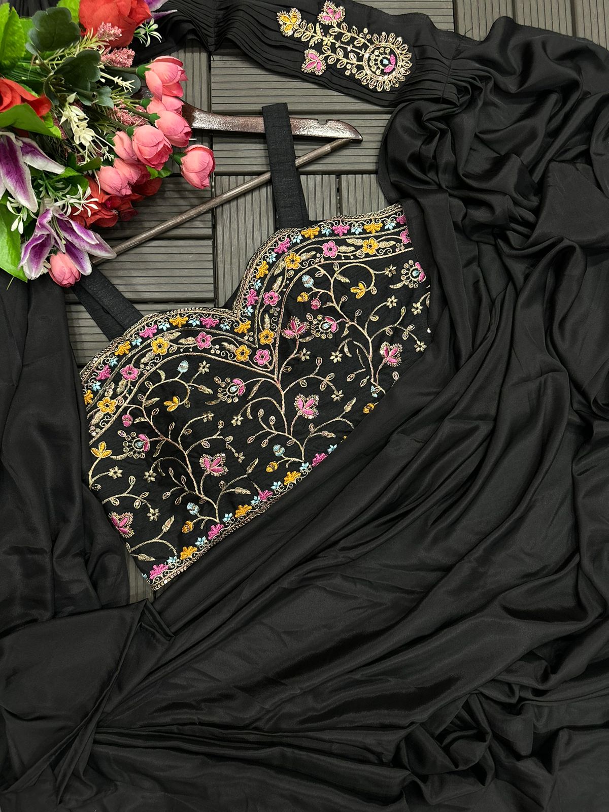 D 52 🖤 Grey Indo-Western Saree Look