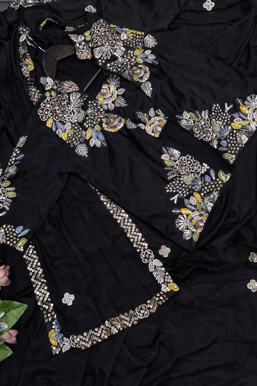 D 31 Elegant Black Embroidered Saree