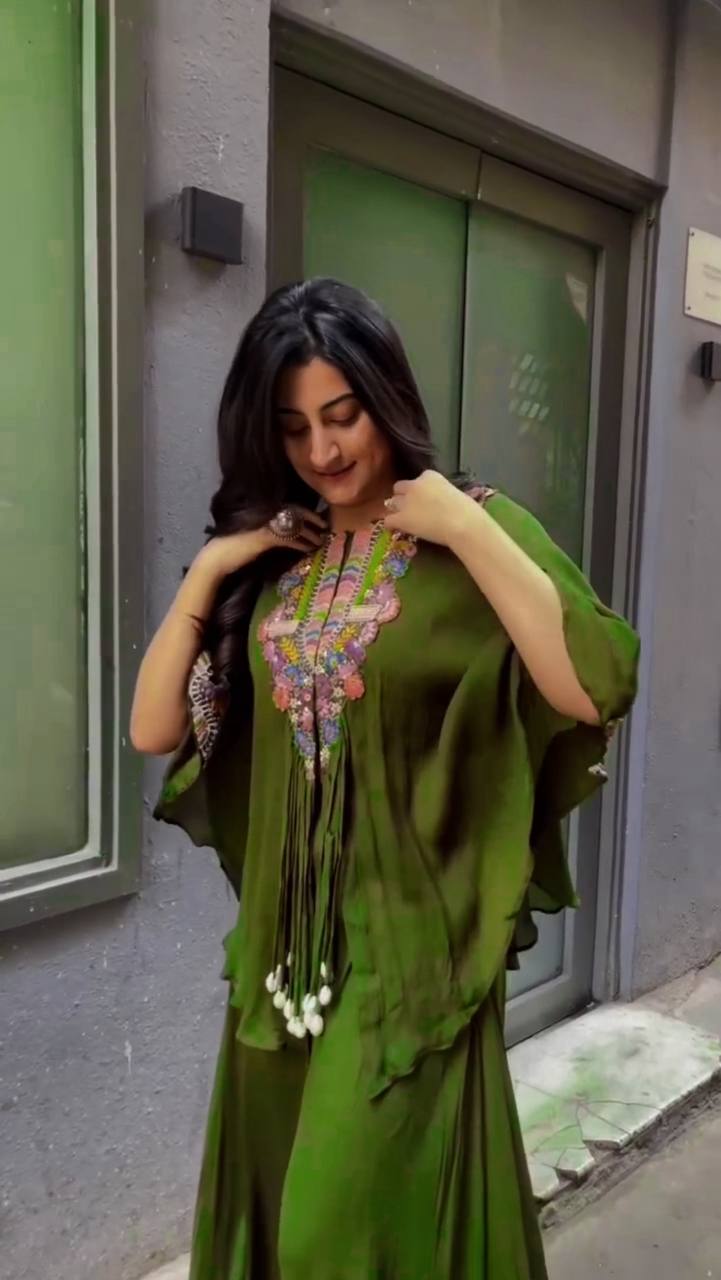 D 77 💚 Elegant Olive Green Embroidered Kurti Palazzo Set 💚