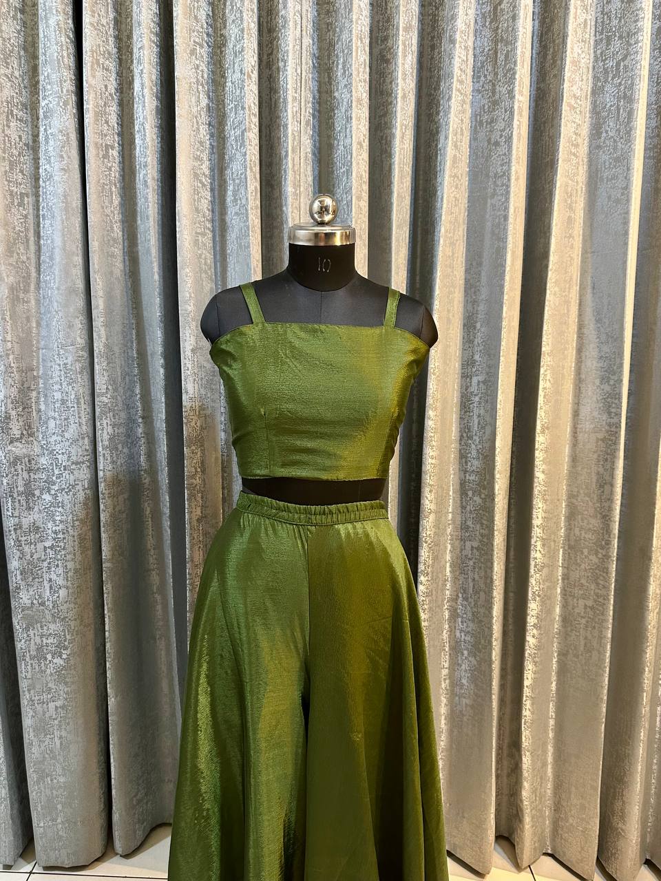 D 77 💚 Elegant Olive Green Embroidered Kurti Palazzo Set 💚