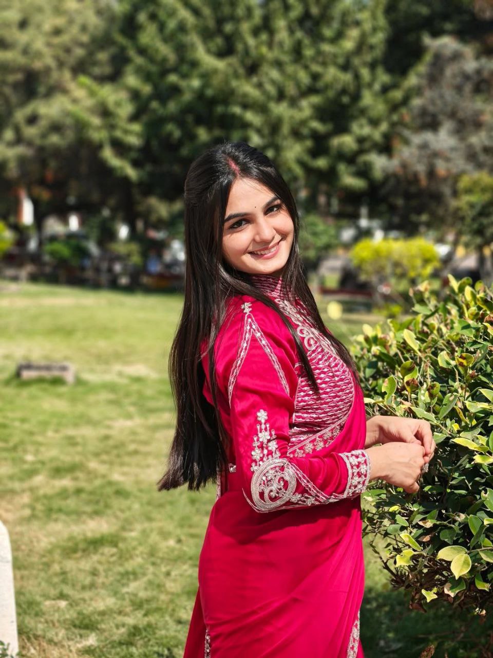 D 85 ✨ Grace in Crimson Elegance ✨