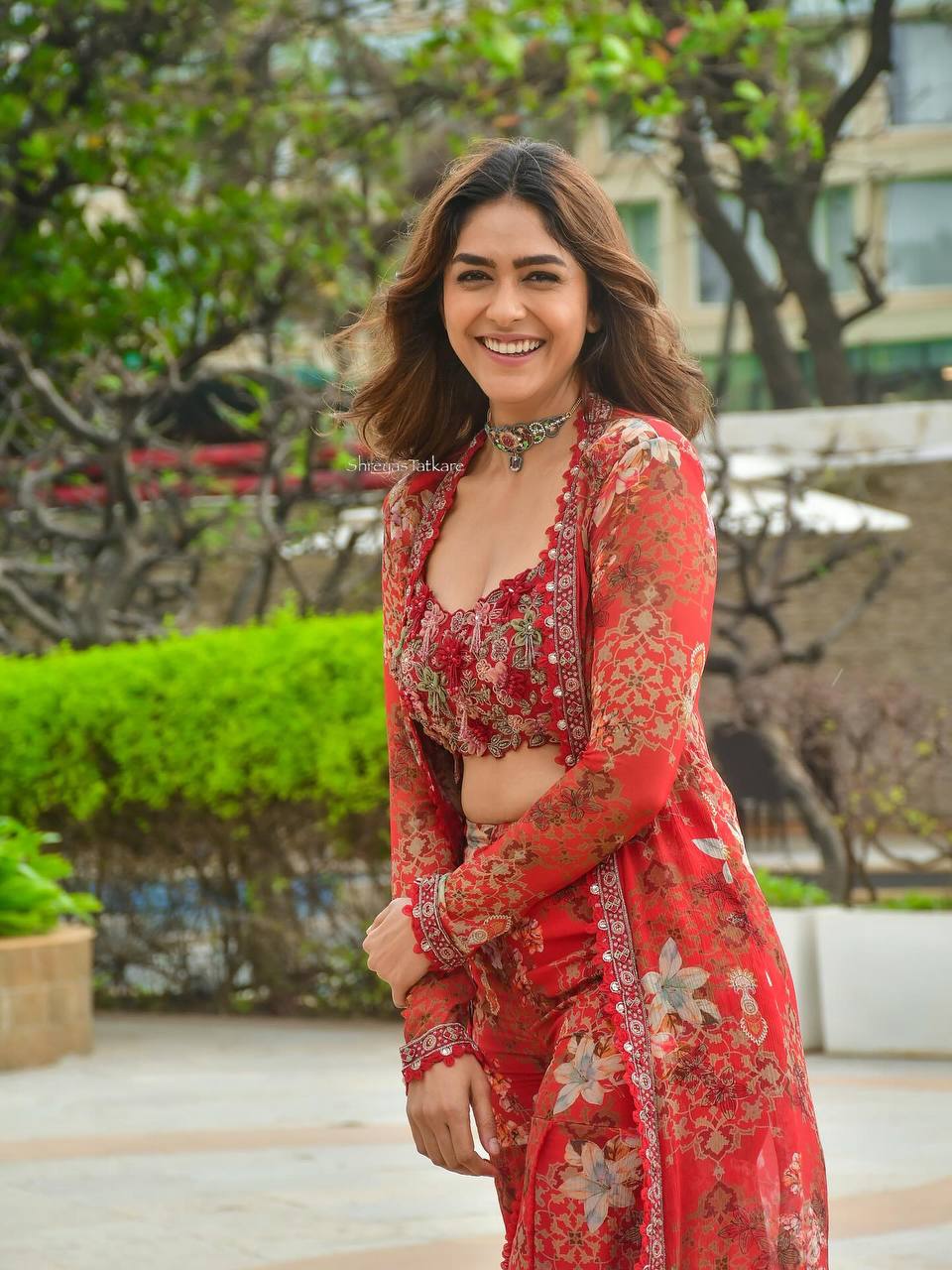 D 94 ✨ Elegant Red Floral Fusion Set ✨