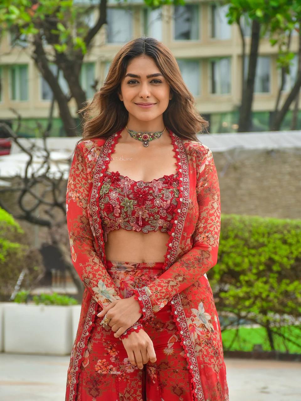 D 94 ✨ Elegant Red Floral Fusion Set ✨