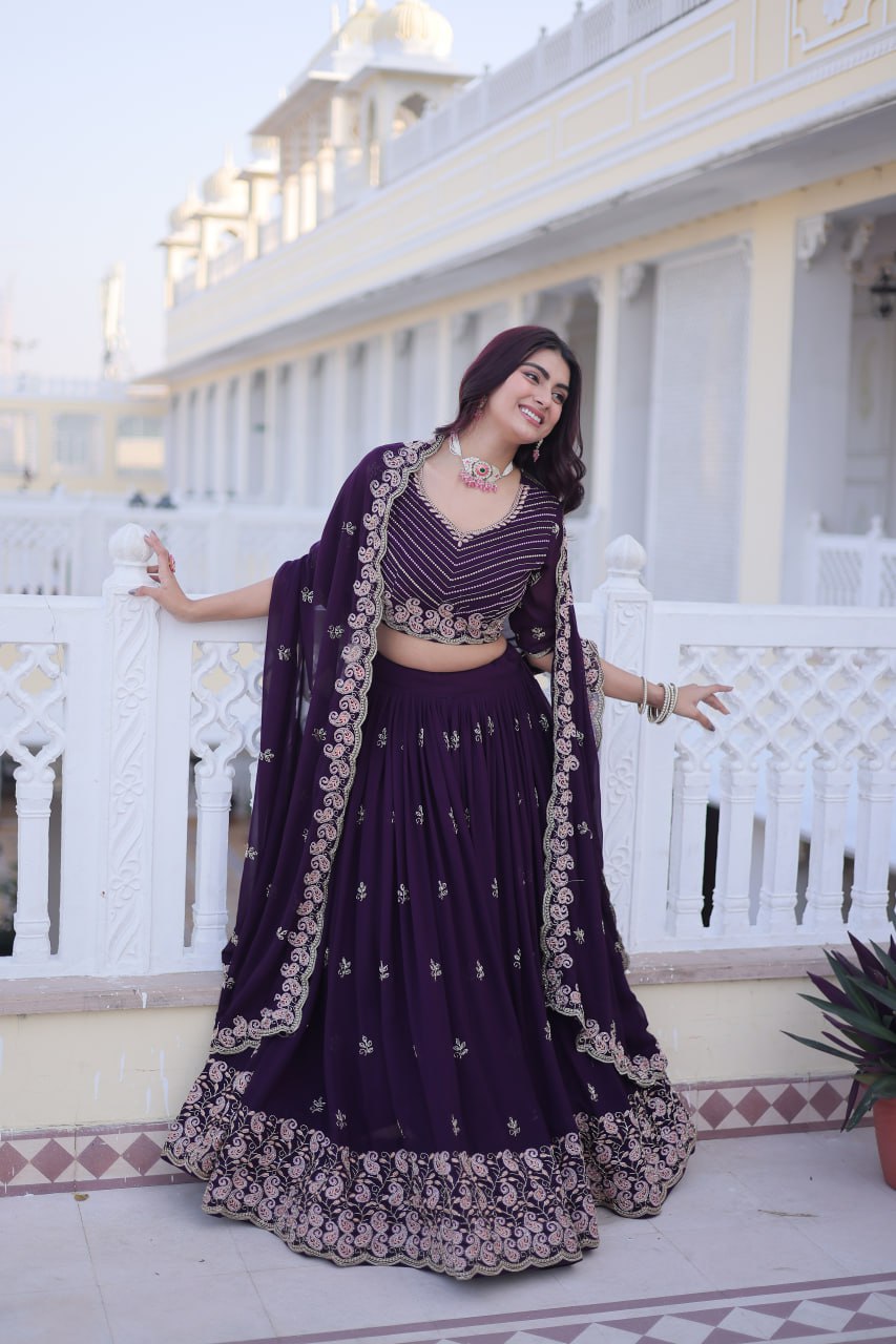 D 99 👇  💜 Designer Festive Lehenga Set 💜